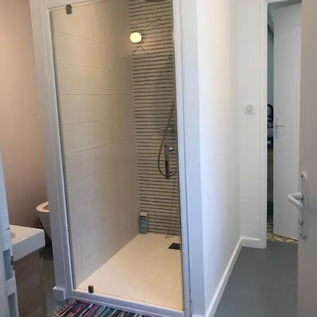 Le Joli Bleu & De St Pierre