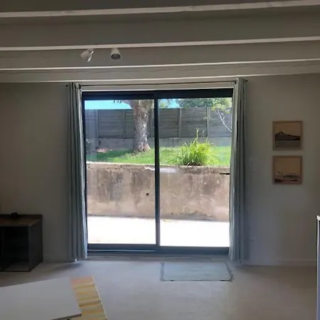 Le Joli Bleu & De St Pierre