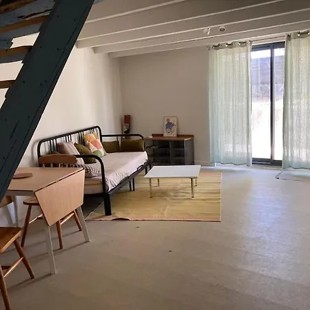 Le Joli Bleu & De St Pierre