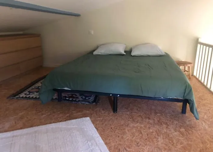 Le Joli Bleu & De St Pierre