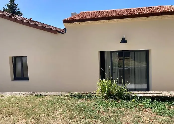 Le Joli Bleu & De St Pierre *